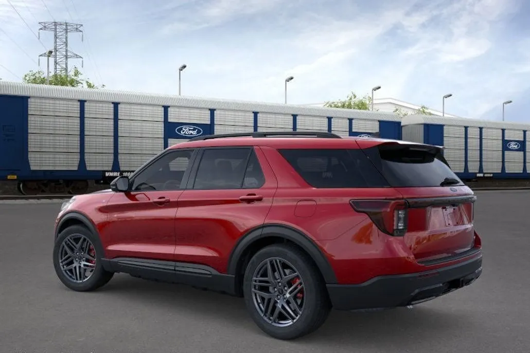 2025 Ford Explorer ST-Line photo 1