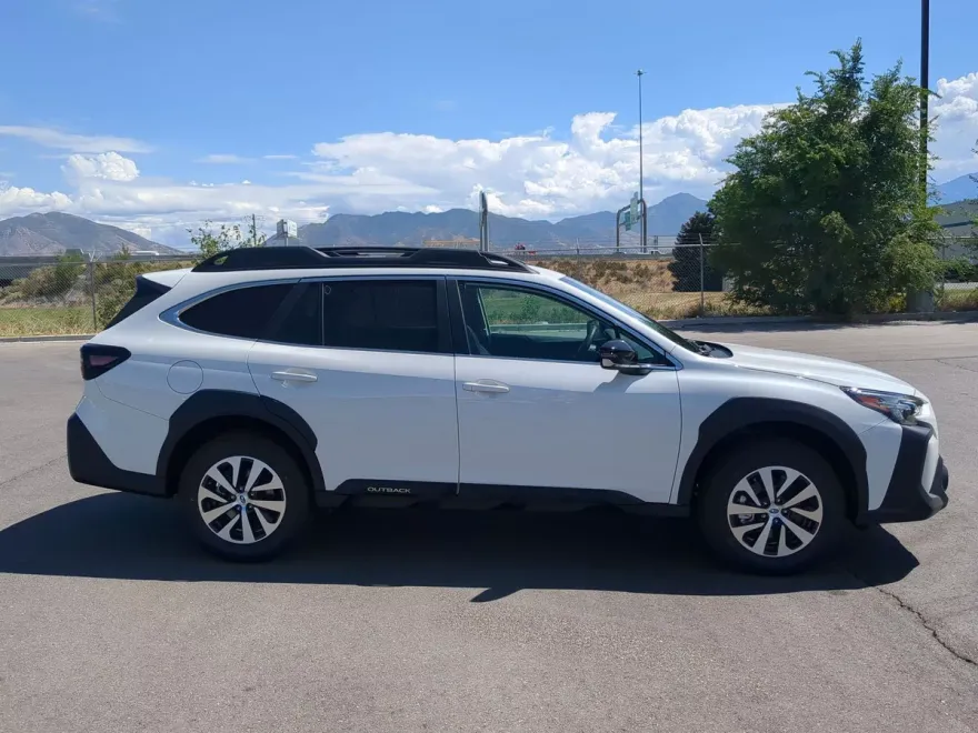 2025 Subaru Outback Premium photo 1