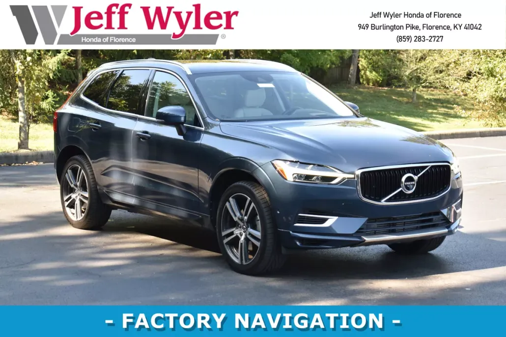 2019 Volvo XC60 Hybrid T8 Momentum photo 1