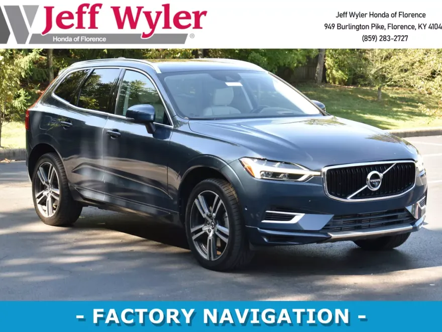 2019 Volvo XC60 Hybrid T8 Momentum photo 1