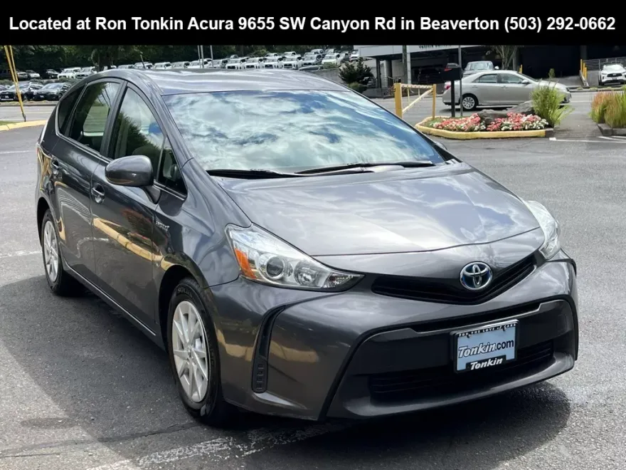 2017 Toyota Prius V Two photo 1
