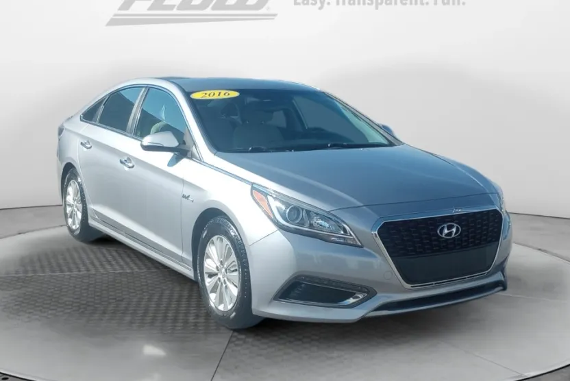 2016 Hyundai Sonata Hybrid SE photo 1
