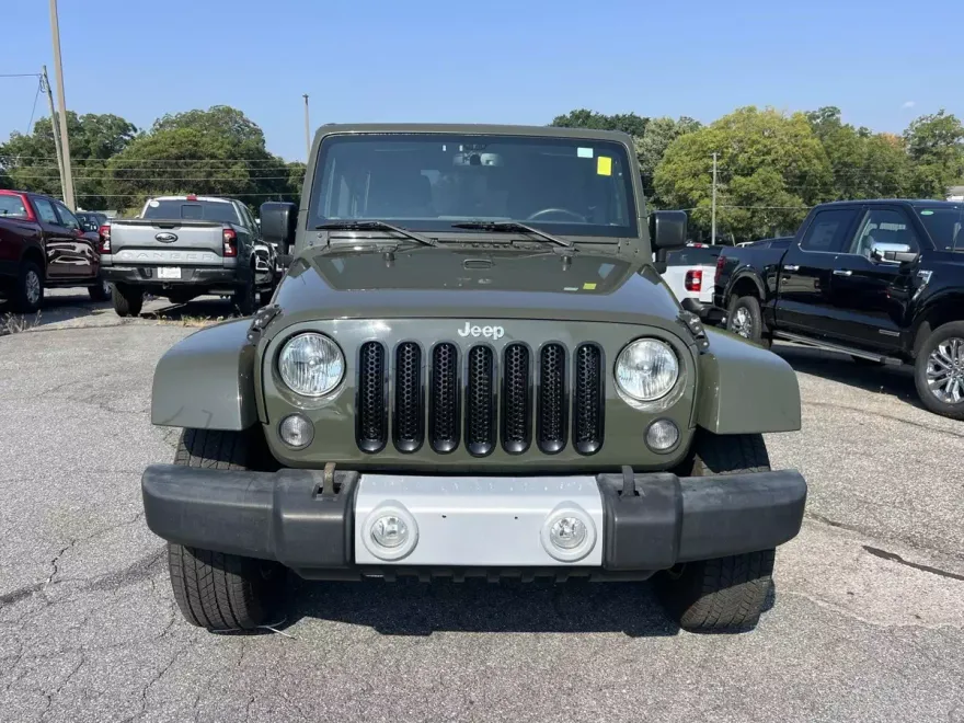 2015 Jeep Wrangler Unlimited Sahara photo 1