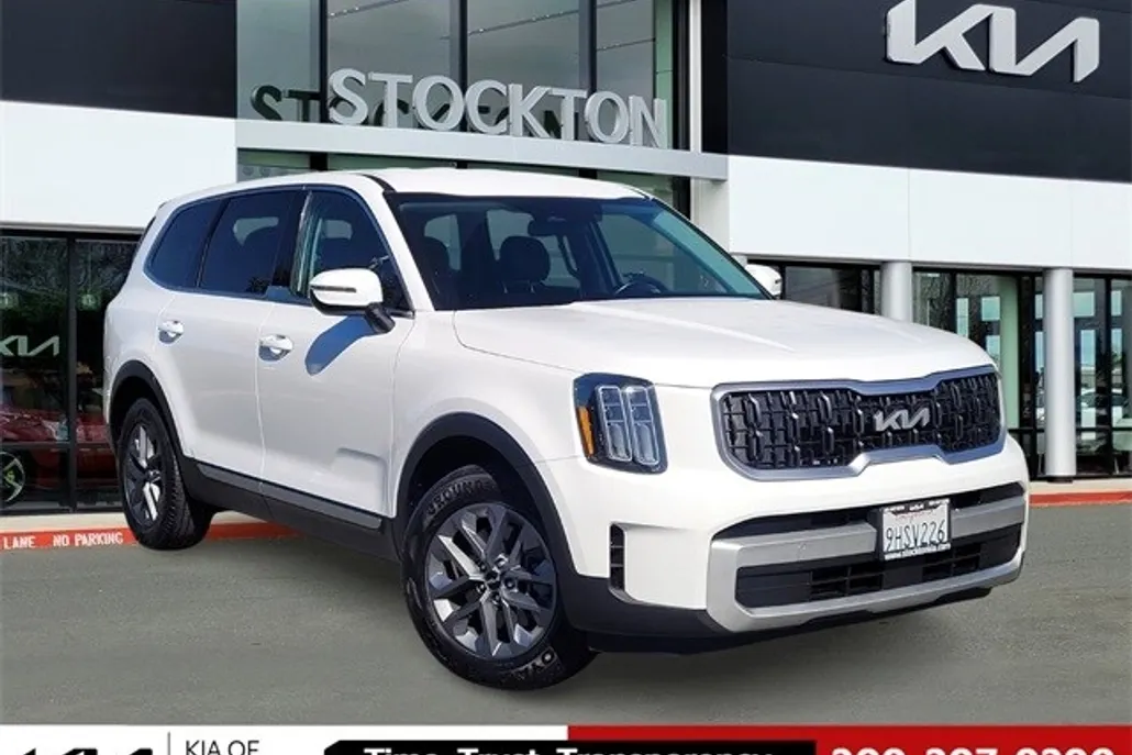 2024 Kia Telluride LX photo 1