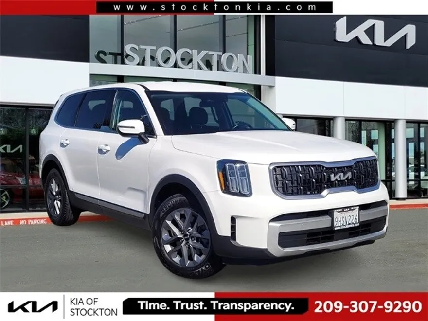 2024 Kia Telluride LX photo 1