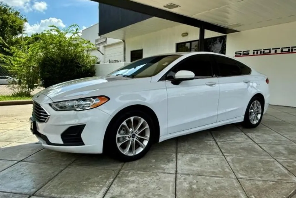 2020 Ford Fusion SE photo 1