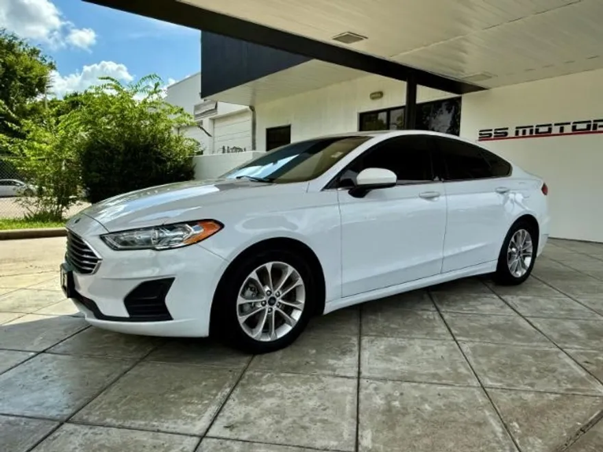 2020 Ford Fusion SE photo 1