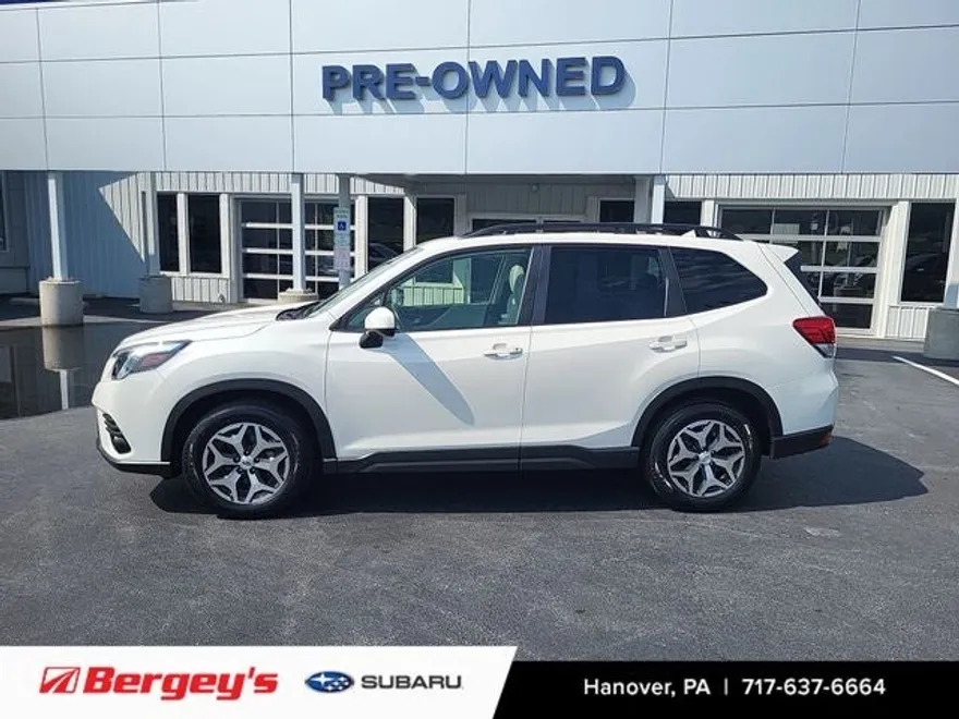 2022 Subaru Forester Premium photo 1