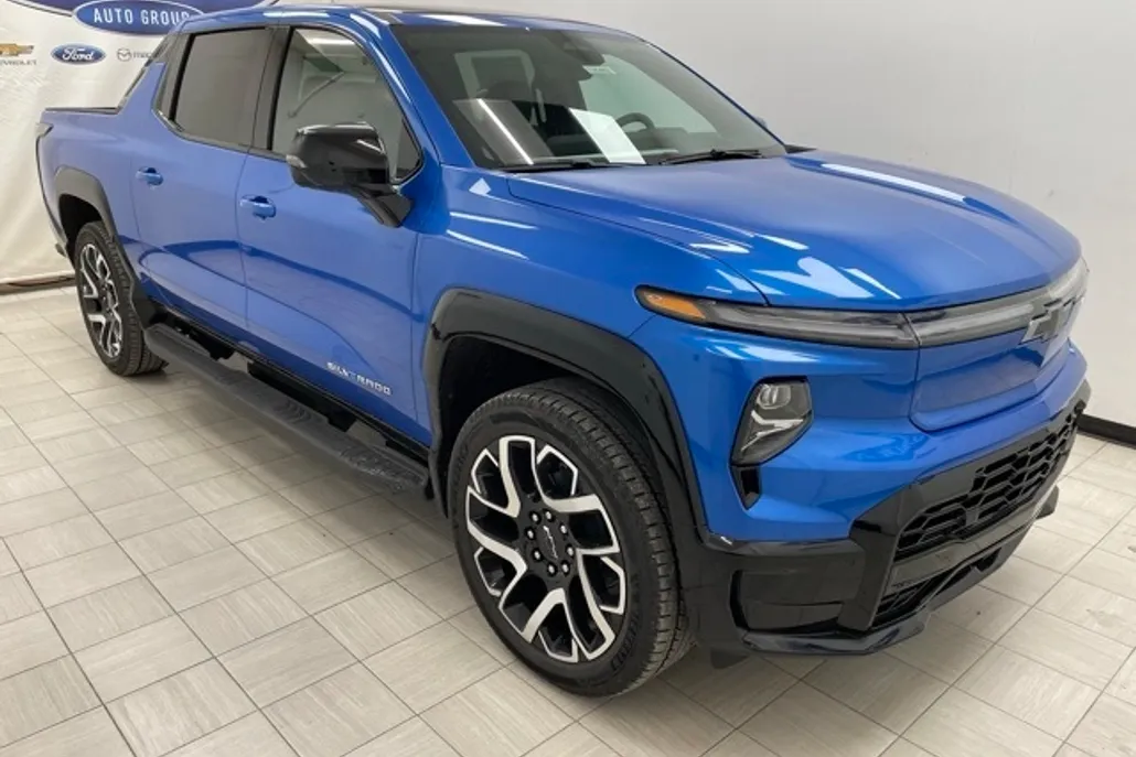 2025 Chevrolet Silverado EV RST photo 1