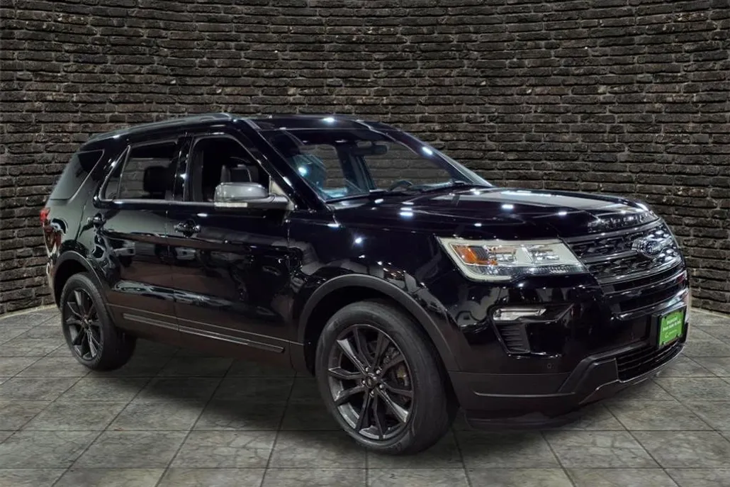 2019 Ford Explorer XLT photo 1