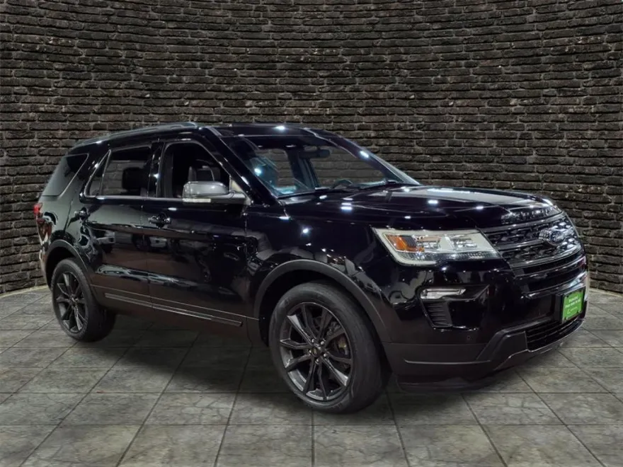 2019 Ford Explorer XLT photo 1
