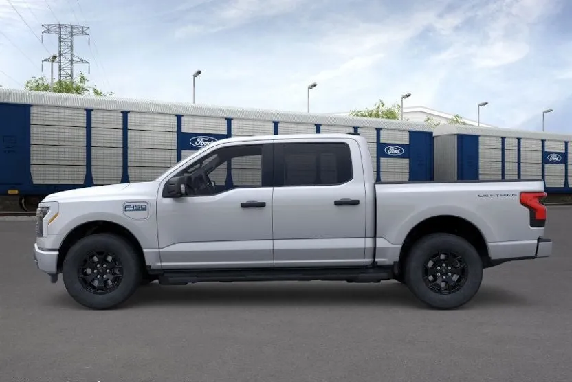 2025 Ford F-150 Lightning XLT photo 1
