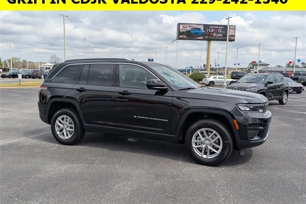 2025 Jeep Grand Cherokee Laredo X photo 1