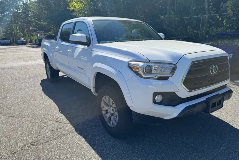 2017 Toyota Tacoma SR5 TRD Sport photo 1