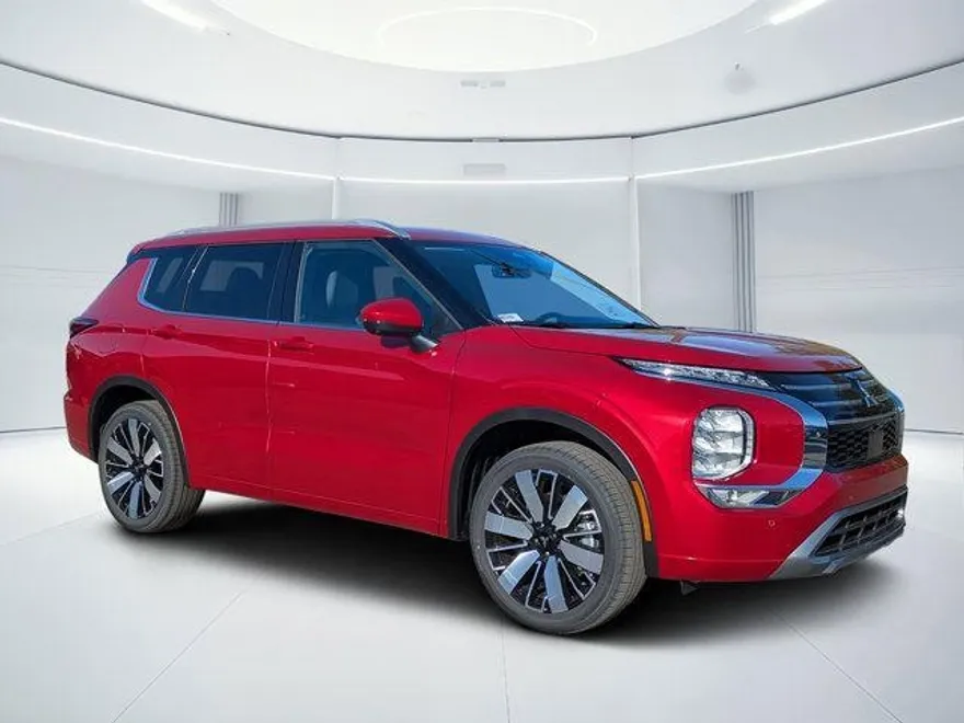 2025 Mitsubishi Outlander SEL photo 1
