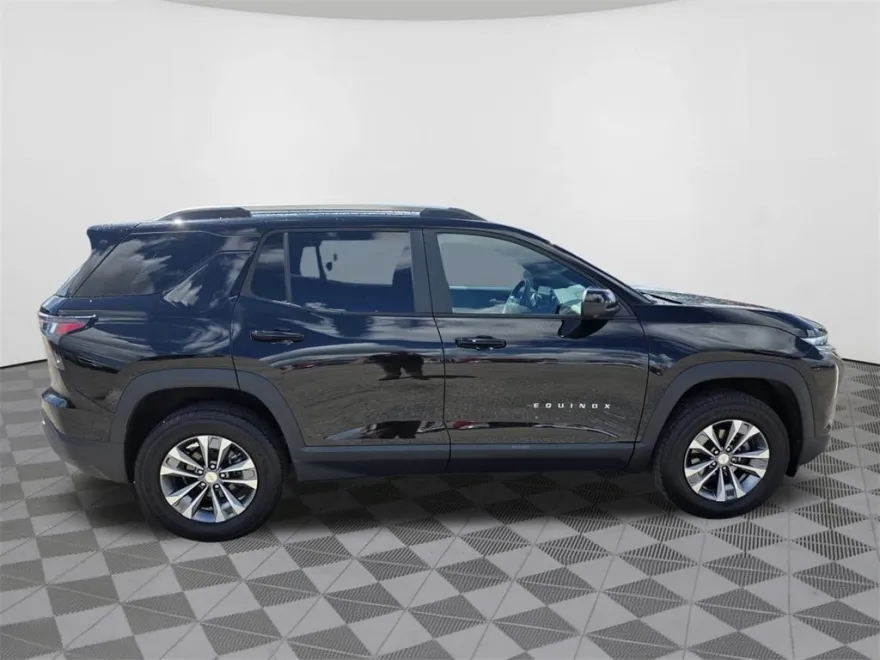 2025 Chevrolet Equinox LT photo 1