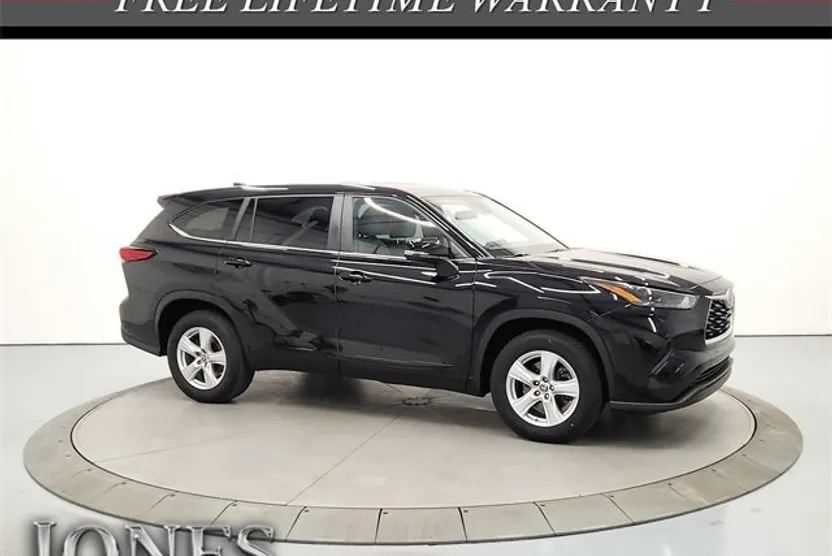 2023 Toyota Highlander L photo 1