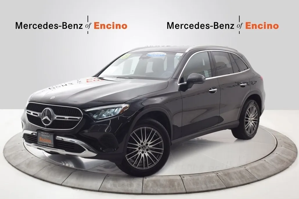 2025 Mercedes Benz GLC 300 photo 1
