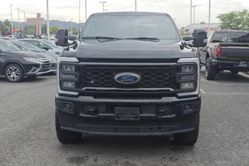 2023 Ford F-250 Lariat photo 1