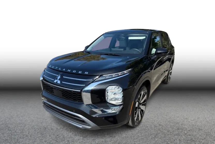 2025 Mitsubishi Outlander SE photo 1