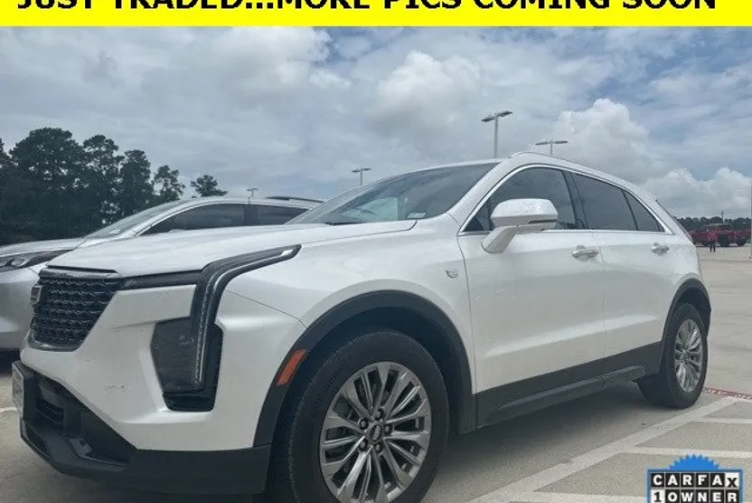 2024 Cadillac XT4 Premium Luxury photo 1