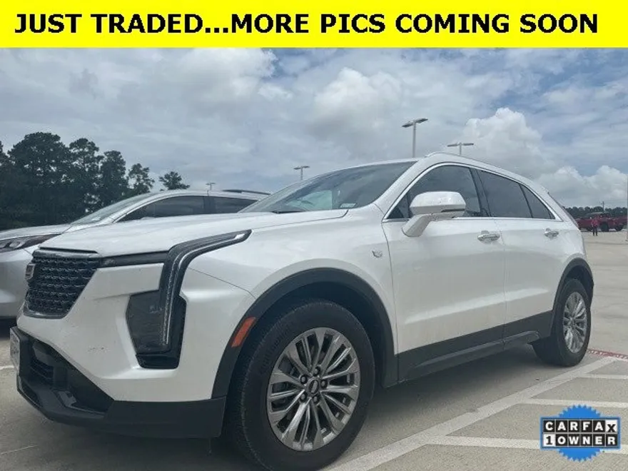 2024 Cadillac XT4 Premium Luxury photo 1