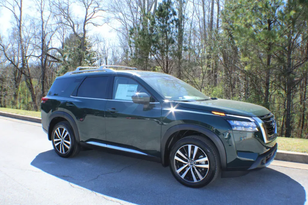 2025 Nissan Pathfinder Platinum photo 1
