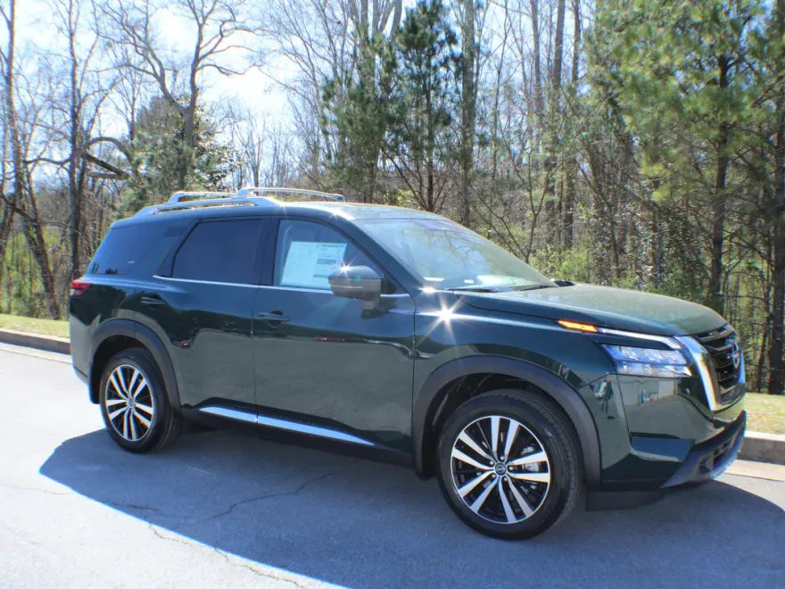 2025 Nissan Pathfinder Platinum photo 1