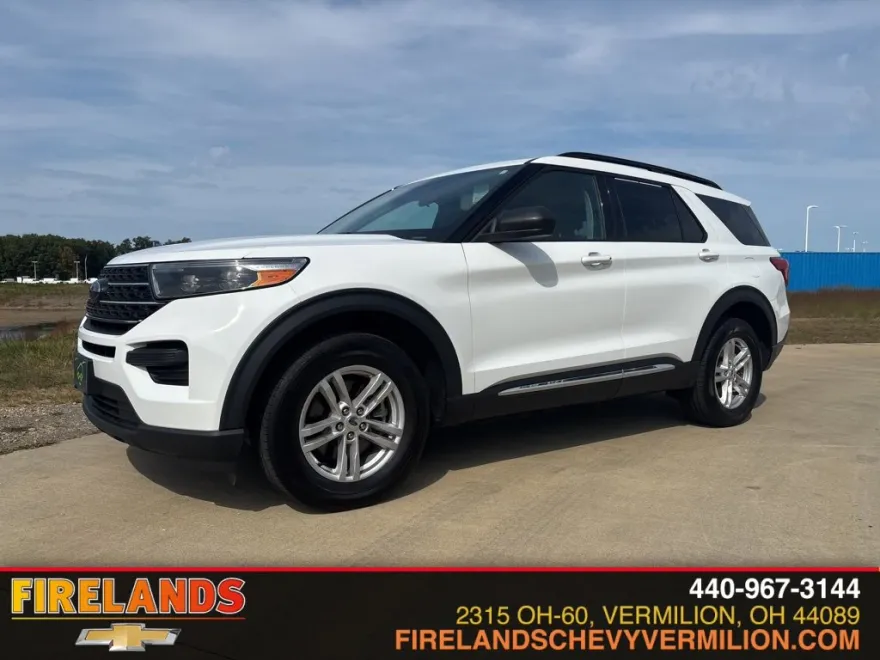 2023 Ford Explorer XLT photo 1
