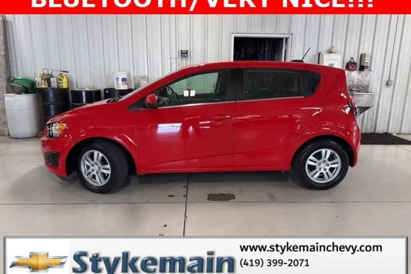 2016 Chevrolet Sonic LT photo 1
