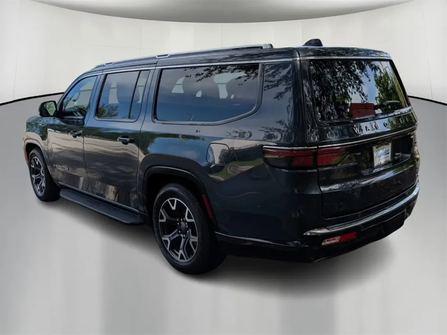 2024 Jeep Wagoneer L Series III photo 1