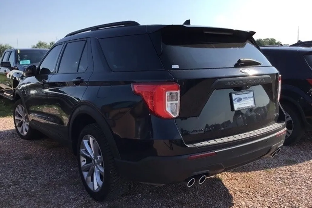 2022 Ford Explorer Platinum photo 1