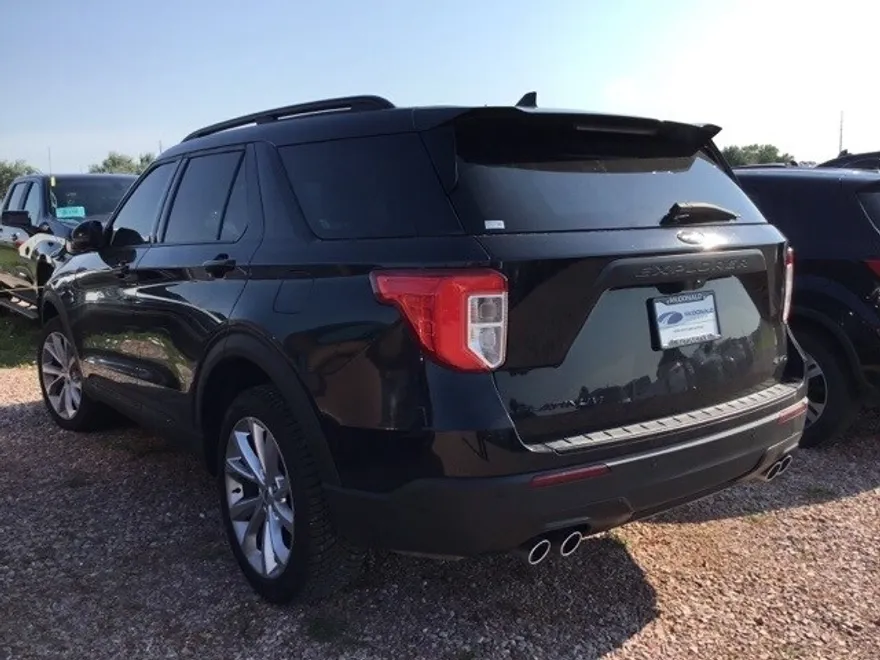 2022 Ford Explorer Platinum photo 1