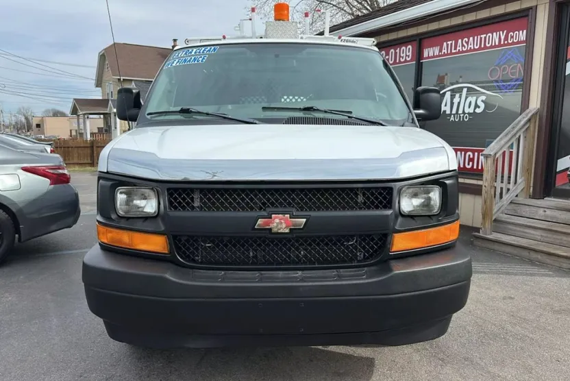 2017 Chevrolet Express 3500 Cargo Van photo 1