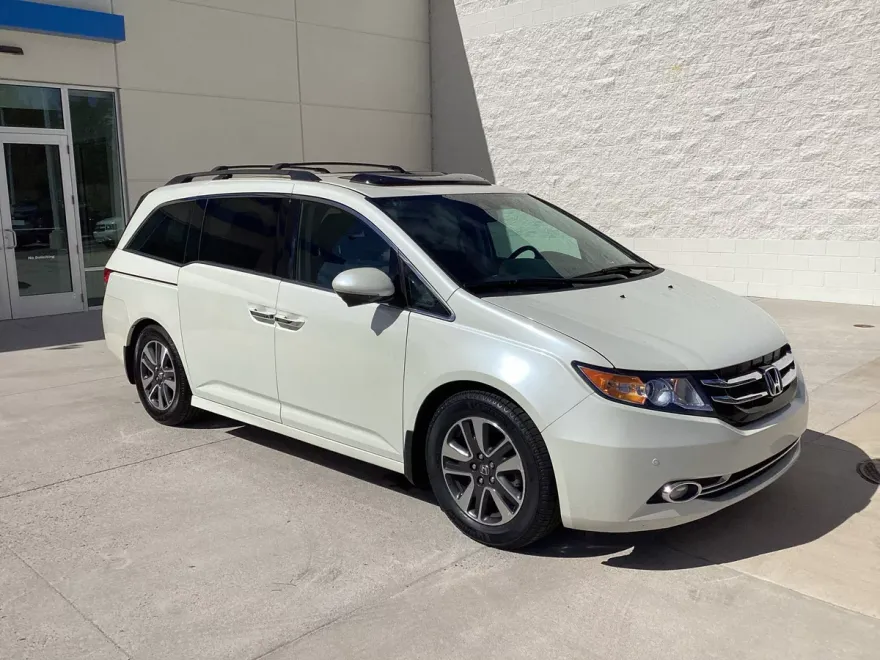 2014 Honda Odyssey Touring photo 1