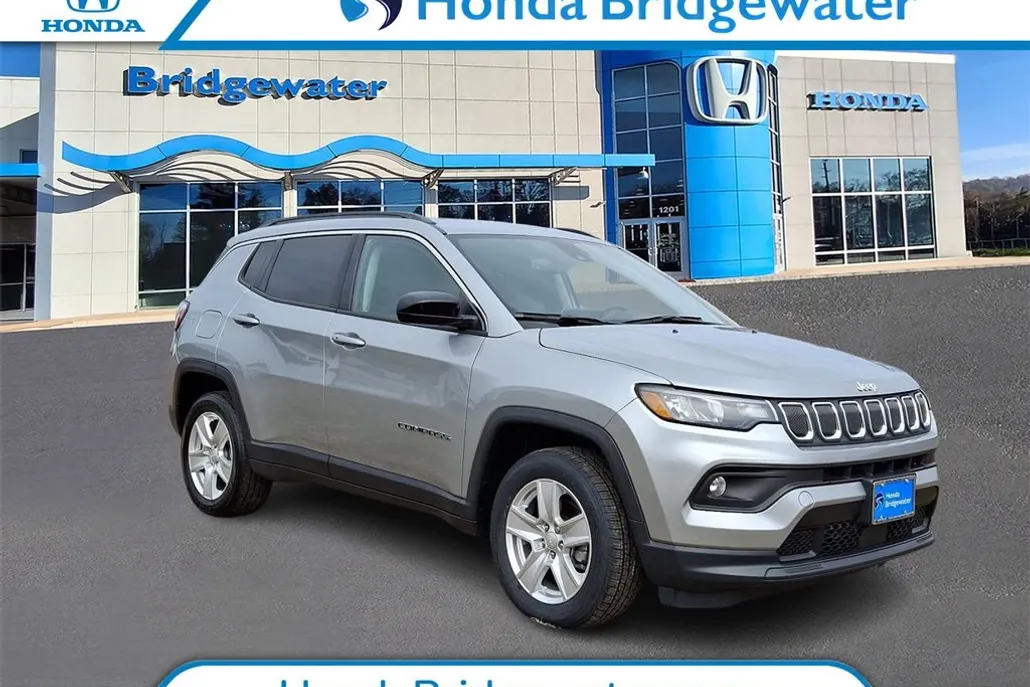 2022 Jeep Compass Latitude photo 1