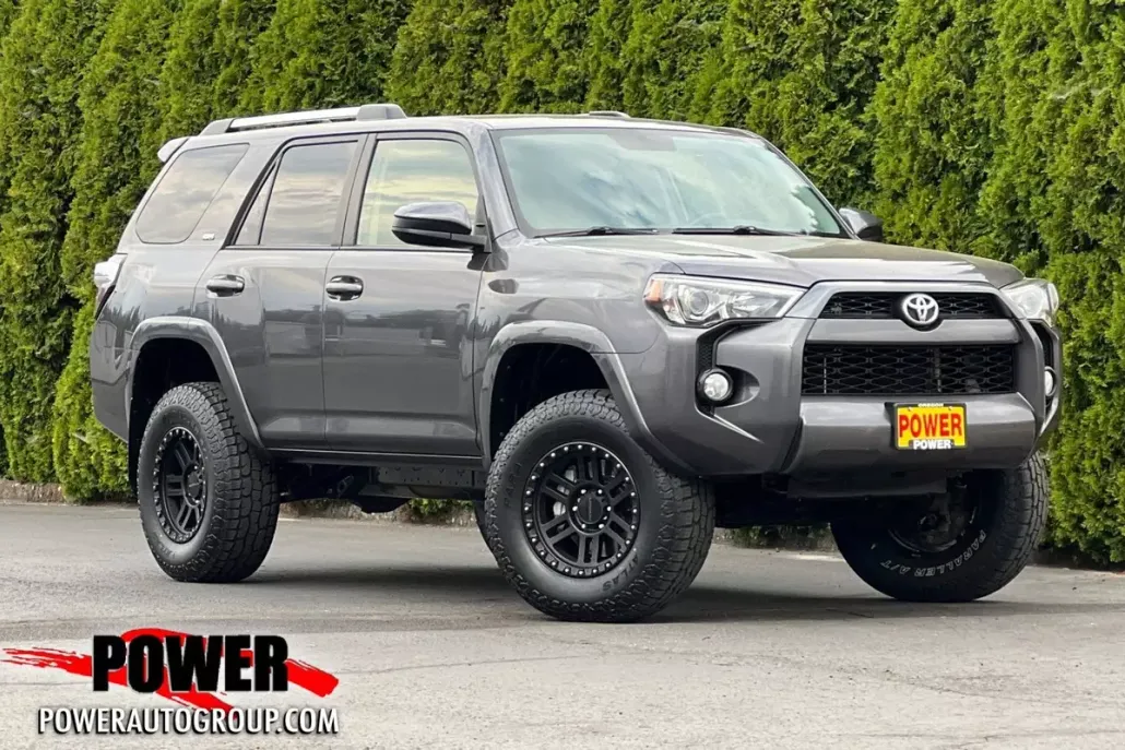 2019 Toyota 4Runner SR5 photo 1