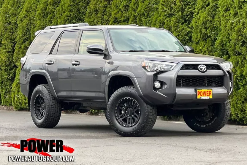 2019 Toyota 4Runner SR5 photo 1