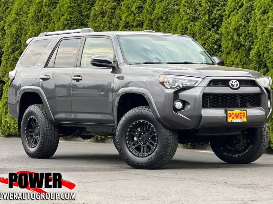 2019 Toyota 4Runner SR5 photo 1