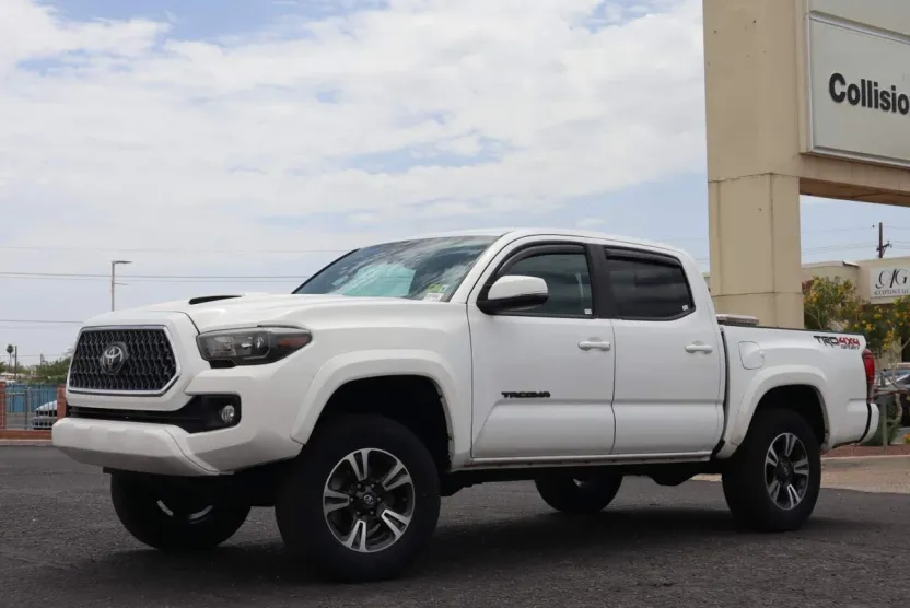 2019 Toyota Tacoma TRD Sport photo 1