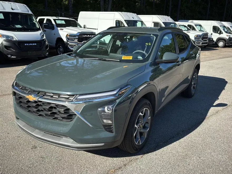 2025 Chevrolet Trax LT photo 1