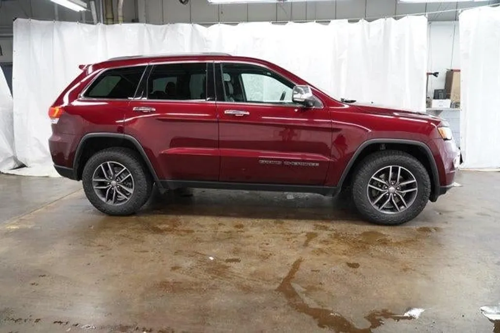 2017 Jeep Grand Cherokee Limited photo 1