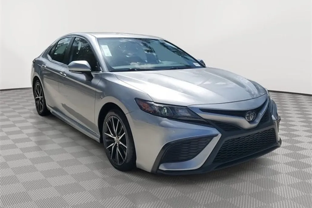 2023 Toyota Camry SE photo 1