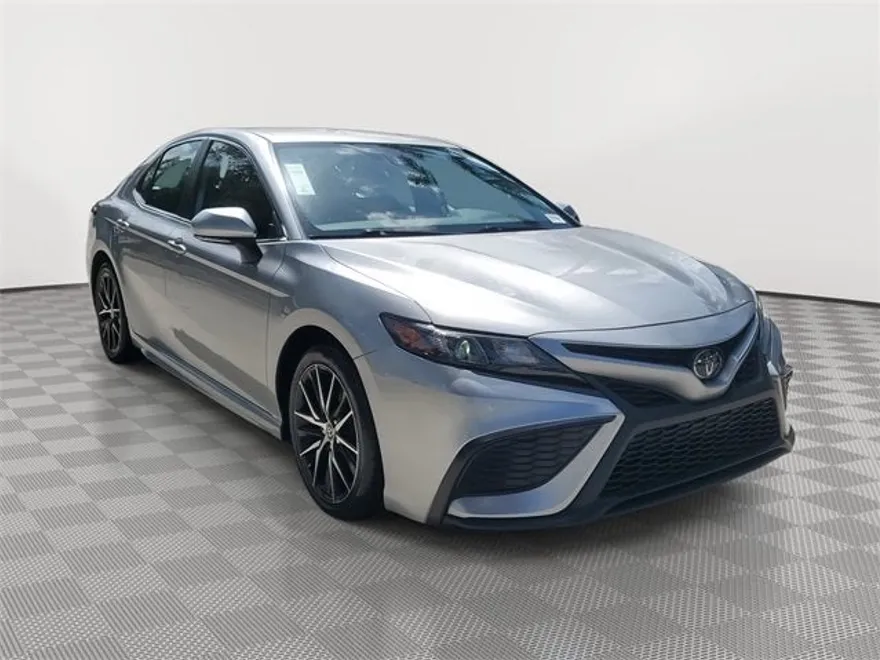 2023 Toyota Camry SE photo 1