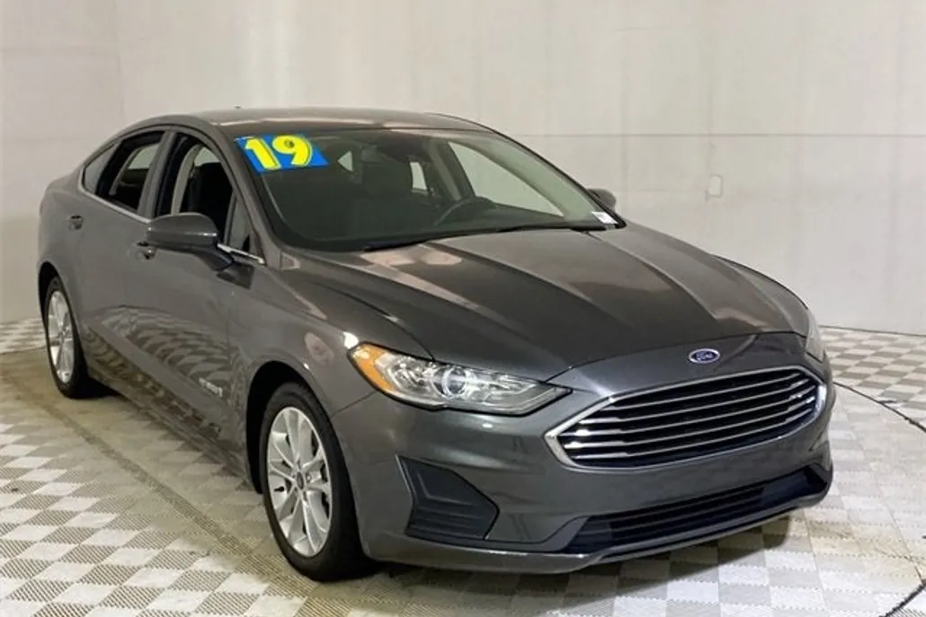 2019 Ford Fusion Hybrid SE photo 1