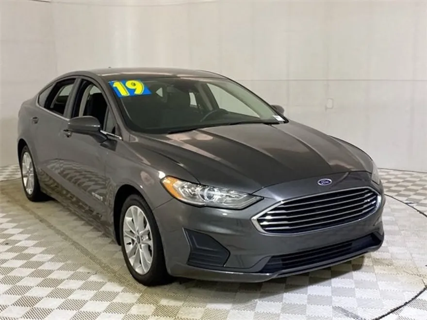 2019 Ford Fusion Hybrid SE photo 1