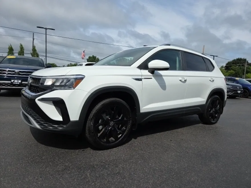 2022 Volkswagen Taos SE photo 1