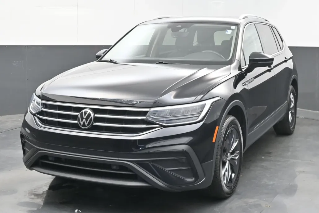 2023 Volkswagen Tiguan SE photo 1