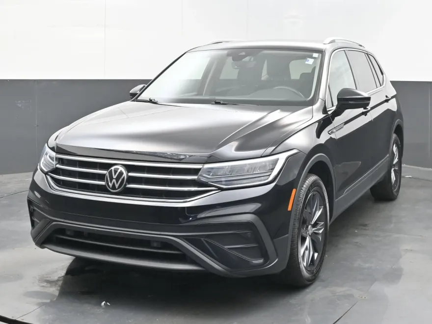 2023 Volkswagen Tiguan SE photo 1