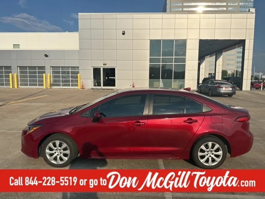 2024 Toyota Corolla LE photo 1